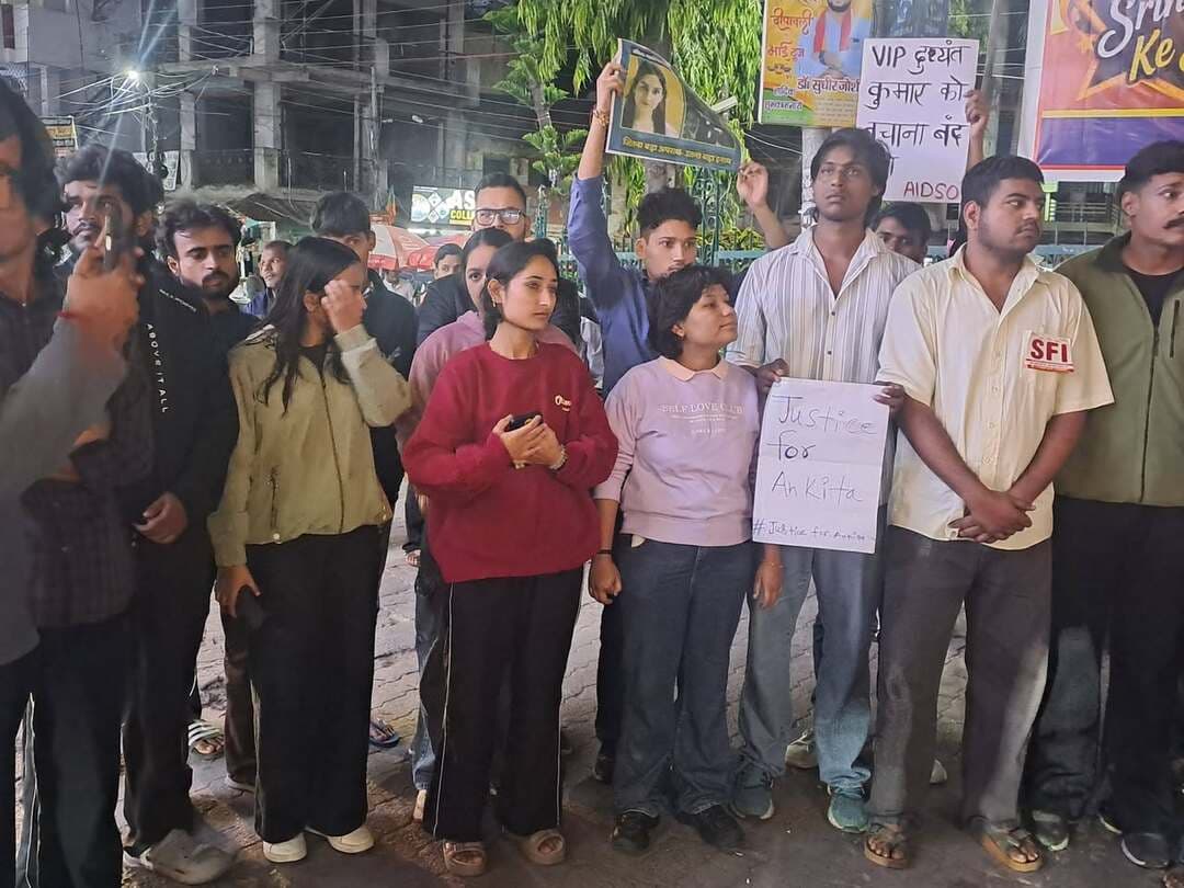 गढ़वाल विवि के छात्रों ने शाम को फिर खोला मोर्चा, गोला पार्क में सरकार के खिलाफ लगाए नारे...see more
