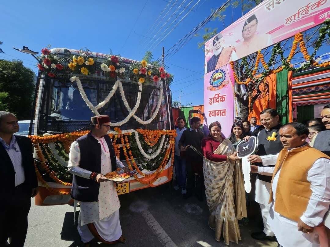 नौ साल बाद श्रीनगर की सड़कों पर लौटी सिटी बस, सीएम धामी ने दिखाई हरी झंडी...see more