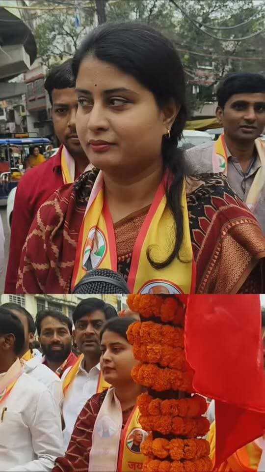 अंकिता बाँबी ने सरदार वल्लभभाई पटेल की जयंती पर जनपदवासियों को दी हार्दिक बधाई एवं शुभकामनाएं
राष्ट्रीय एकता और अखंडता के प्रतीक, भारत के लौह पुरुष एवं महान स्वतंत्रता सेनानी सरदार वल्लभभाई पटेल जी की जयंती के पावन अवसर पर समस्त जनपद संतकबीरनगर वासियों को हार्दिक बधाई एवं शुभकामनाएं।
, इस गौरवशाली अवसर पर हम सभी उनके आदर्शों, दृढ़ संकल्प, साहस और राष्ट्रसेवा की भावना को अपने जीवन में आत्मसात करने का संकल्प लें तथा एक मजबूत, एकजुट और समृद्ध भारत के निर्माण में अपना महत्वपूर्ण योगदान दें।