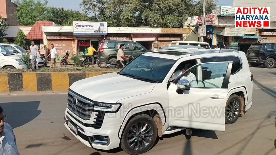 दिग्विजय सिंह चौटाला की नारनौल में कार्यकर्ताओं के साथ बैठक