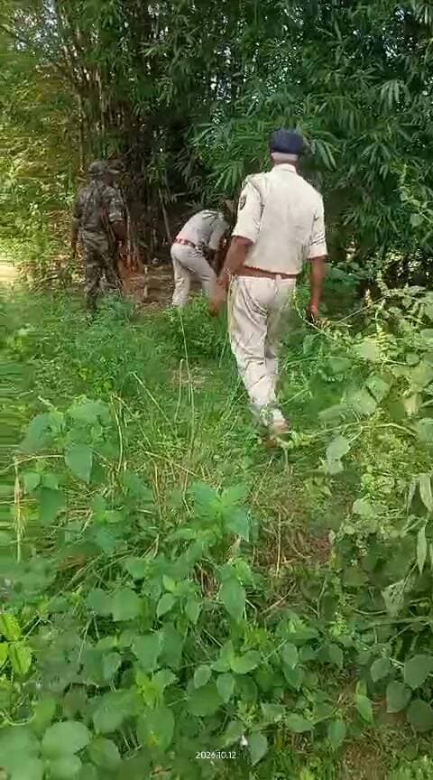 शराब की तलास में पुलिस