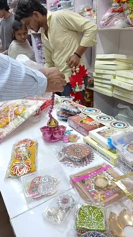ये दिवाली साईं राखी वाली...
350 से ज़्यादा तरह के बंदनवार
40 रुपये से लेकर 5000 तक की सजावट
contact number 9811075231
M103, Block M, New Industrial Twp 5, New Industrial Township, Faridabad, Haryana 121001