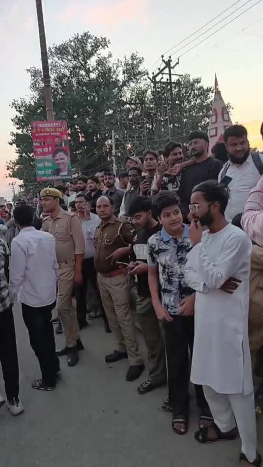 Rampur News | आजम खान और अब्दुल्ला आजम खान अभी कुछ देर में रामपुर जेल से आएंगे बाहर। जेल के बाहर कार्यकर्ताओं की भारी भीड़। जेल के बाहर कार्यकर्ता इंतजार कर रहे हैं।
#RampurNews
