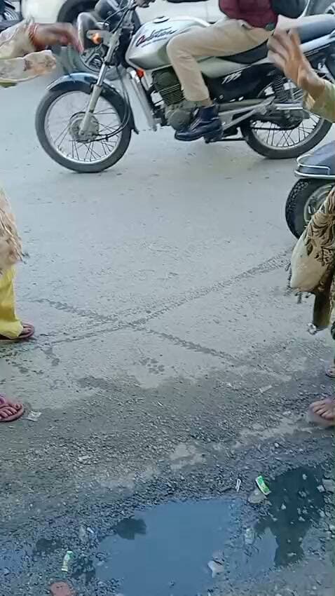 राजधानी देहरादून के रायपुर क्षेत्र में बीच सड़क पर महिलाओं में हुई मारपीट
