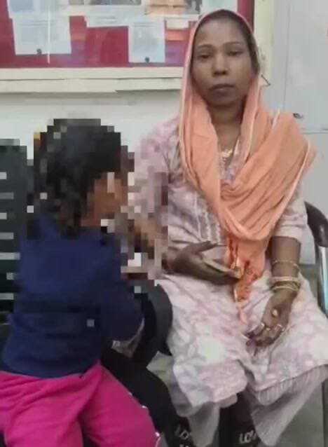 रोहिणी: दिल्ली: रेलवे ट्रैक किनारे झाड़ियों में फंसी 3 साल की मासूम का रेस्क्यू