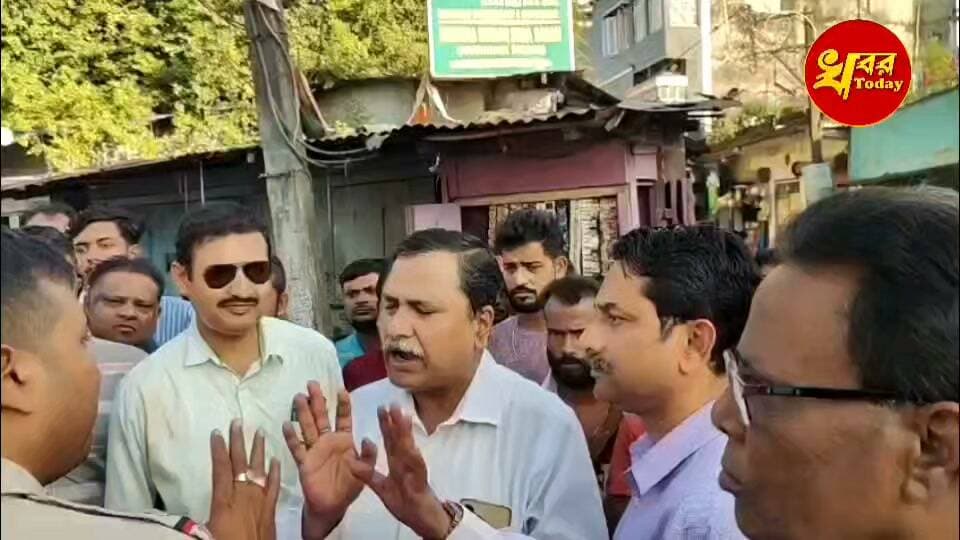 মন্ডল পাড়ার কিছু ব্যক্তির বিরুদ্ধে ইসলামপুরের চৌরঙ্গী মোড় এলাকার কালীপুজোর মন্ডপ ভেঙে দেওয়ার অভিযোগ
#IslampurPoliceDistrict #highlightseveryonefollowershighlightseveryonefollowers
Khabar Today #IslampurPoliceDistrict #highlightseveryonefollowers