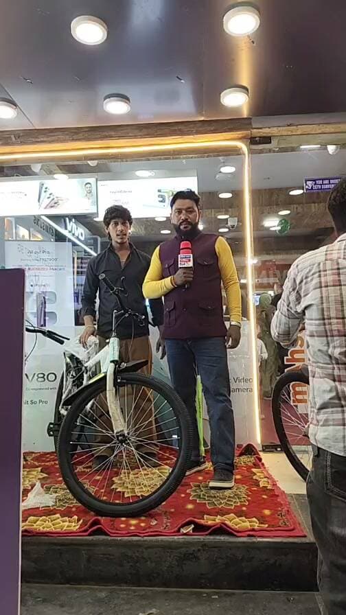 Xtraaa Sales – Biggest Mobile Showroom
पता:
5K, 117, KC Road, Block J, NIT-5, New Industrial Township, 4-5 चौक, फरीदाबाद, हरियाणा – 121001।
फोन नंबर:
0129-4047400
मोबाइल नंबर: 9899180000