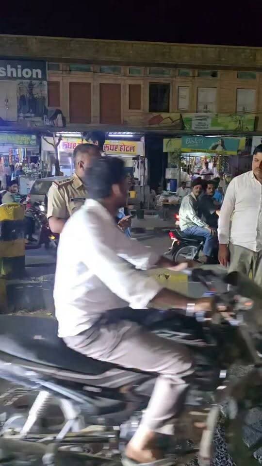 बाड़मेर में रॉन्ग साइड आने वाले वाहन चालकों के खिलाफ शहर कोतवाल की कड़ी कार्रवाई।
Barmer Police Balotra Police Rajasthan Police