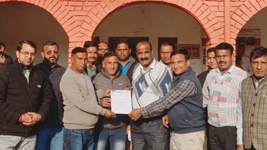 रादौर: अध्यापक संघ ने बीईओ को ज्ञापन सौंप शिक्षकों की समस्याओं के समाधान की मांग की