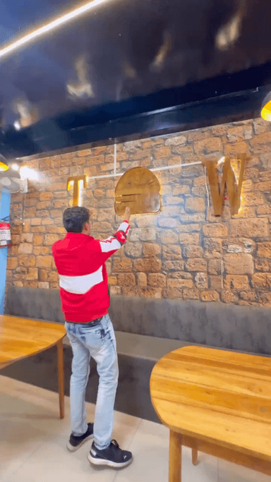 Offer live book now
THE BURGER WORLD
Mexican veg burger
#barabanki #viralpost #bbk #updates #swiggy