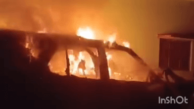 भानपुर: वाल्टरगंज के पैडा धाम में पैडा वाले बाबा की गाड़ी में अज्ञात कारणों से लगी आग, बाबा ने लगाया आरोप