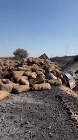 नदबई: नेशनल हाईवे 21 पर कोयले से भरा ट्रेलर पलटा, बड़ा हादसा टल गया