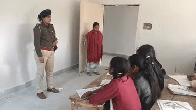 आज दिनांक 17/12/25 को सुपौल जिला के सभी थानांतर्गत स्कूली छात्र /छात्राओं के साथ संवाद कार्यक्रम का आयोजन किया गया|