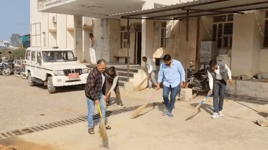 बकानी: बकानी राजस्व विभाग ने विशेष स्वच्छता अभियान आयोजित कर मनाई सरकार की दूसरी वर्षगांठ