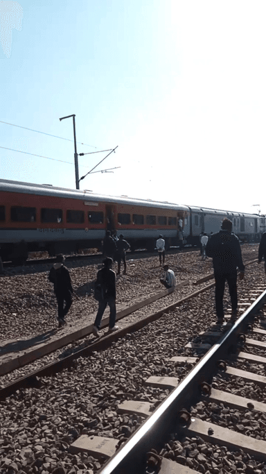 इंद्रगढ़: लाखेरी में ट्रेन की चपेट में आने से रेलवे हेल्पर की मौत, पुलिस जांच में जुटी