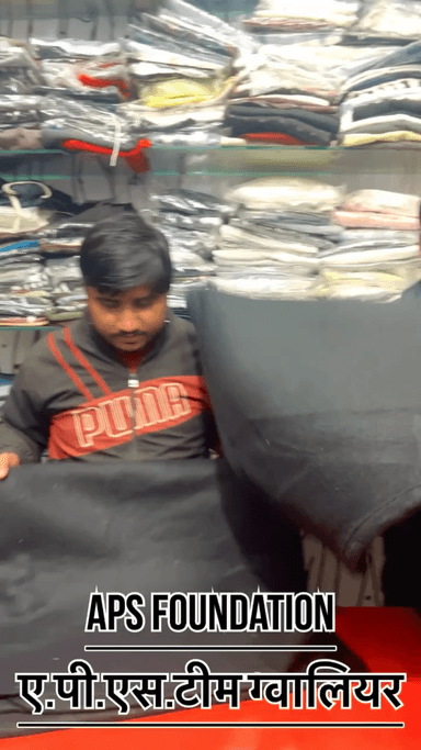 जरूरत मंद लोगो को आज कम्बल दिये गये..!
Respect Girls help poor help animals
#apsgurjar #help #gwalior