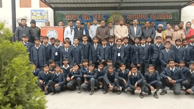 रादौर: अलाहर के सरकारी स्कूल में भारत विकास परिषद ने 117 विद्यार्थियों को जैकेट वितरित किए