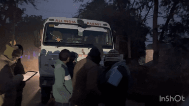 बुढ़नपुर: अतरौलिया थाना क्षेत्र के अटहरा के पास बाइक सवार की ट्रक से टक्कर, गंभीर रूप से घायल को पुलिस ने पहुंचाया अस्पताल