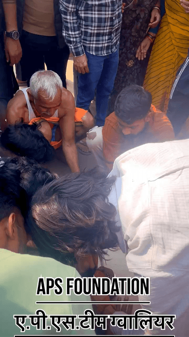 पहिले माँ नही रही बच्चे का हुआ एक्सीडेंट एक फौजी से छड़ी गाड़ी गाये के बच्चे पर..!
Respect Girls help poor help animals
#apsgurjar #gwalior