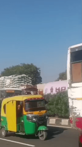 बस्सी: बस्सी क्षेत्र के राजा धोक टोल प्लाजा के पास आरटीओ ने ट्रेलर को रुकवाया और चालान करने को कहा