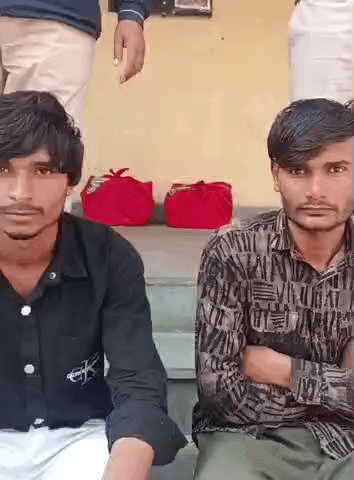 अलवर: कोतवाली पुलिस ने टोयोटा शोरूम के सामने से देसी कट्टे सहित 2 युवकों को किया गिरफ्तार