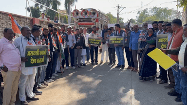 बकानी: बकानी अरावली के सम्मान में कांग्रेस मेदान में निकाली गई 1 किलोमीटर की पैदल यात्रा