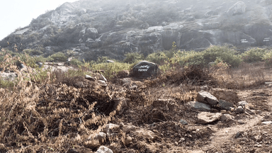 भांडेर चिरगांव हाईवे अथ खम्मा के नीचे भूमाफि यायोने रंगरेज समाज की कब्रिस्तानों पर कब्ज़ा करने की नियत से बुलडोजर चलाया