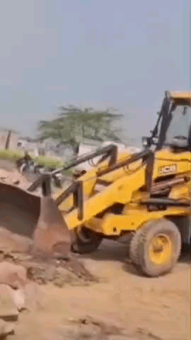 गोविंदगढ़: गोविंदगढ़ में भू माफियाओं ने 50 साल पुराने रास्ते पर किया अवैध कब्जा, प्रशासन ने चलाया पीला पंजा