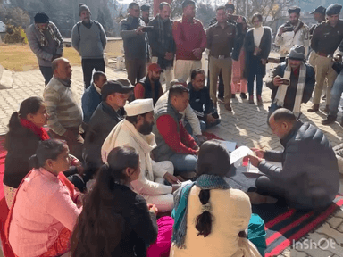 ज़िला अधिकारी चम्पावत के आश्वासन के बाद लोहाघाट ब्लॉक के बीडीसी सदस्यों का धरना हुआ समाप्त।