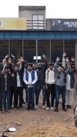 बानसूर: बानसूर में घटिया सड़क निर्माण के खिलाफ ग्रामीणों ने किया प्रदर्शन