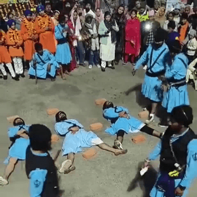 राजगढ़: राजगढ़ कस्बे में प्रकाश उत्सव पर नगर कीर्तन का आयोजन, पताका पार्टी ने विभिन्न कार्यक्रम दिखाए और हुई फूलों की वर्षा