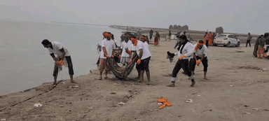 गंगा समग्र के स्वयंसेवकों द्वारा काढ़ागोला घाट 364 वां रविवार लगातार स्वच्छता एवं जागरूकता कार्यक्रम किया गया।