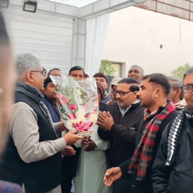 लक्ष्मणगढ़: ग्राम पंचायत बीचगांवा को पंचायत समिति लक्ष्मणगढ़ में यथावत रखने की मांग को लेकर ग्रामीण केंद्रीय मंत्री से मिले