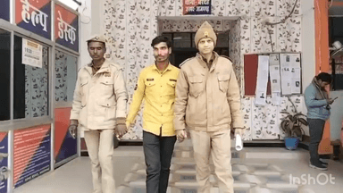 मार्टिनगंज: बरदह पुलिस ने शादी का झांसा देकर दुष्कर्म करने वाले अभियुक्त को जिवली तिराहे से गिरफ्तार कर जेल भेजा