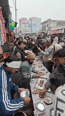 नदबई: नदबई में कुम्हेर रोड़ पर भव्य पौष बड़ा कार्यक्रम हुआ, हजारों लोगों ने प्रसादी पाई