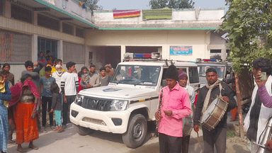 सरैया: साहत्या के घर बैंड बाजे के साथ पहुंची वैशाली पुलिस, बोली- 'आए हम बाराती बारात लेकर जाएंगे भी तुझे'