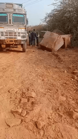 रूपवास: बंशी पहाड़पुर क्षेत्र में पुलिस और खनिज विभाग ने अवैध खनन के खिलाफ संयुक्त कार्रवाई की