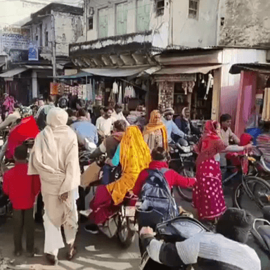 थानागाजी: थानागाजी कस्बे में अतिक्रमण के चलते आए दिन जाम लगता है, जिम्मेदार बेखबर, शिकायत के बाद भी नहीं हो रही सुनवाई