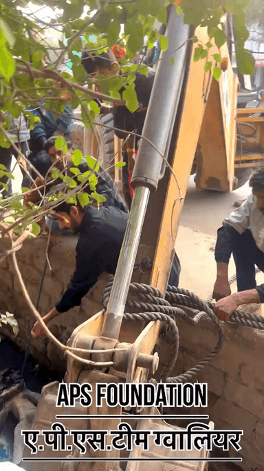 ये गाये नाले में चली गई थी सुरक्षित बाहर निकाल लिया गया..!
Respect Girls help poor help animals
#apsgurjar #help #support #gwalior