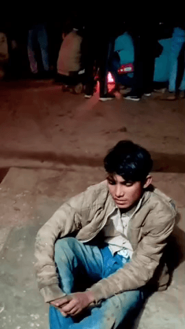 भुसावर: गांव नीमली में केबिल चोर को पकड़ा गया, पुलिस के हवाले किया गया