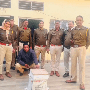 राजगढ़: राजगढ़ में पूर्व प्रधान के घर छापामारी के दौरान अवैध देशी शराब की तीन पेटियां बरामद, आबकारी अधिनियम में किया गिरफ्तार