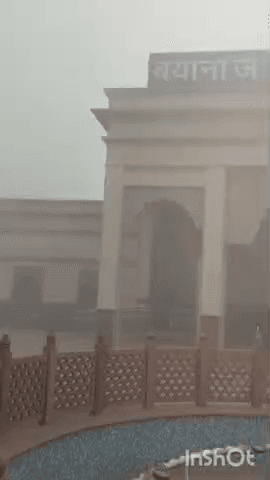 बयाना: बयाना में घने कोहरे और शीतलहर से जनजीवन प्रभावित, विजिबिलिटी कम होने से रेल और सड़क यातायात पर असर