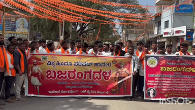ಹಾವೇರಿ: ದಲಿತ ಯುವತಿ ರಂಜಿತಾ ಸಾವು ಪ್ರಕರಣ ಎನ್ಐಎಗೆ ಹಸ್ತಾಂತರಿಸಲು ಆಗ್ರಹಿಸಿ ನಗರದಲ್ಲಿ ಹಿಂದೂಪರ ಸಂಘಟನೆಗಳ ಕಾರ್ಯಕರ್ತರಿಂದ ಪ್ರತಿಭಟನೆ