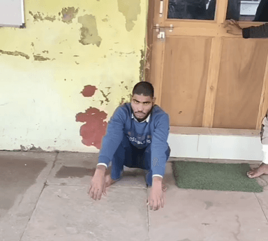 नगर: नगर पुलिस ने डीग चुंगी से एक साल से फरार मोटरसाइकिल चोर वीकेश गुर्जर को गिरफ्तार किया