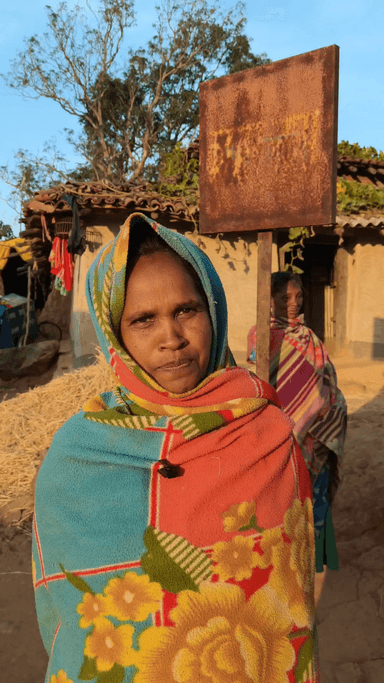 बिमला नागेश ग्राम पंचायत कछार विधान सभा लुण्ड्रा जिला सरगुजा छत्तीसगढ़ की महिला पानी की समस्या से जूझ रही हैं प्रशासन शासन मोन ,,। आपका बीपीएस पोया