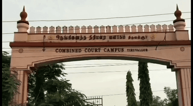 திருவள்ளூர்: திருவள்ளுவர் அருகே சிறுமியை கட்டிப்பிடித்து முத்தம் கொடுத்து சண்டை இழுத்த தந்தை மகன் கைது.