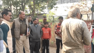 केशोरायपाटन: कापरेन में घायल बछड़े को बाइक पर लाकर पार्षद ने पालिका प्रशासन के खिलाफ EO कक्ष के सामने विरोध जताया, हुआ हंगामा