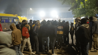 Flipkart binaula mein Sharjah salary kam Karti Raat mein hi sabhi vargon ko dhakka maar ke nikala hai supervisor mein