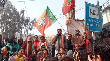 पंजाबी बाग: विधायक पवन शर्मा ने द्वारका मोड़ पर गुरुओं के अपमान के खिलाफ विरोध प्रदर्शन किया