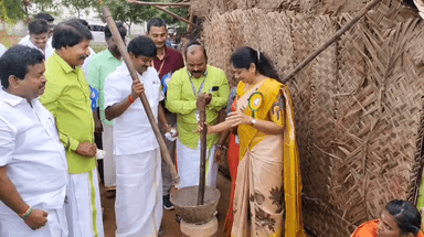 இலுப்பூர்: மதர் தெரசா கல்லூரியில் நடைபெற்ற பொங்கல் விழாவில் பங்கேற்ற Ex அமைச்சர் விஜயபாஸ்கர் MLA குடும்பத்துடன் பங்கேற்றார்